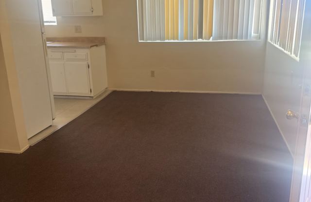 682 W Holt Ave photos photos