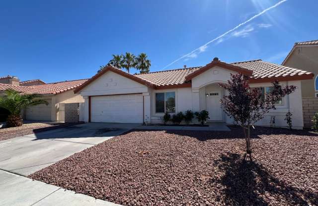 1 story 2 bedroom with Huge backyard photos photos