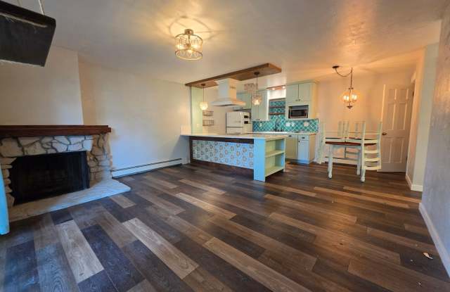 Stylish Ground Level Condo 2 Bedroom 2 Bath! Gallery 4