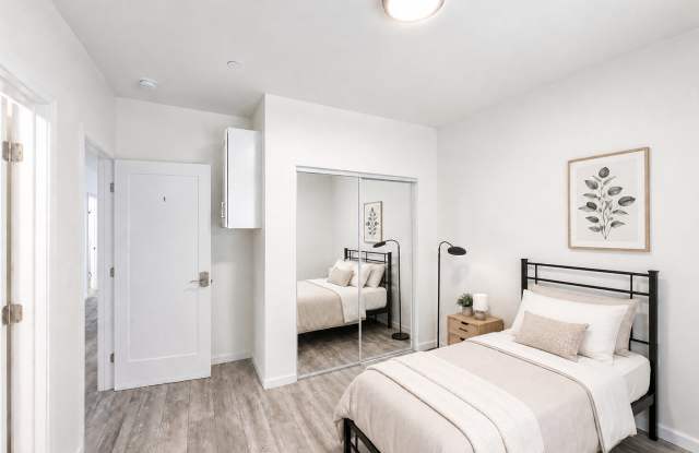 1201 W 36th Place - Co-Living Gallery 4