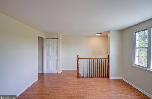 913 REGINA Drive Gallery 4