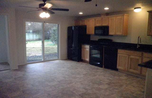 VIDEOTOUR: Nicely Renovated! Granite Countertops, Large Yard. PETS WELCOME photos photos