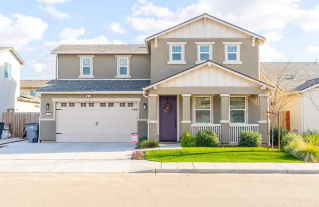 Beautiful 4-Bedroom Home in Clovis Unified School District Gallery 1