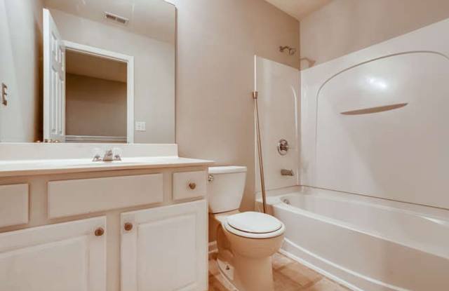 3 Story - 4 Bedroom Modern Townhome Gallery 1