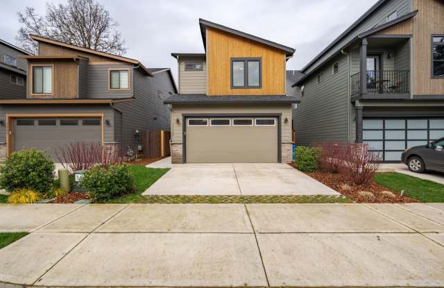 MASTER ON THE MAIN - 3 bedroom 2.5 bath - Appliances Provided - Two Laundries - Prairie High School photos photos