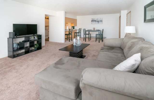 1084 E Chicago Blvd photos photos