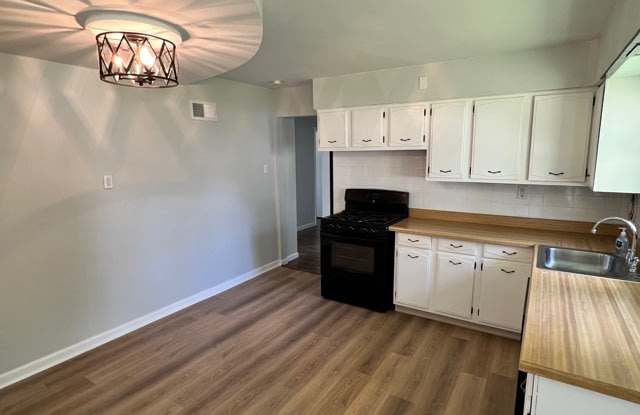 135 Pompano Ln - 135 Pompano Lane, Florissant, MO 63031