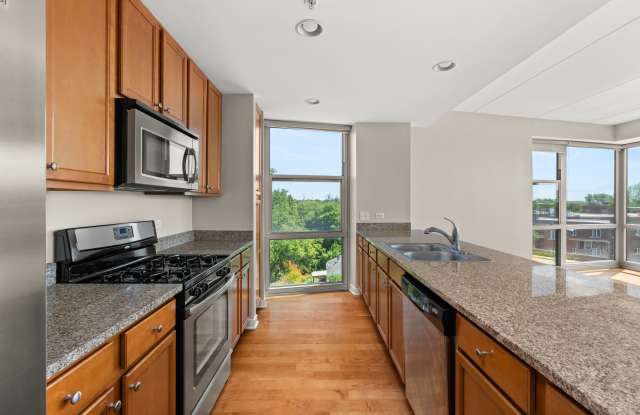 Kingston Pointe Apartments Gallery 4