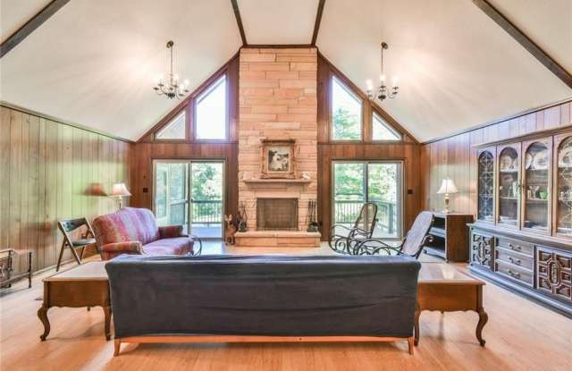 935 Powderbag Creek Road photos photos