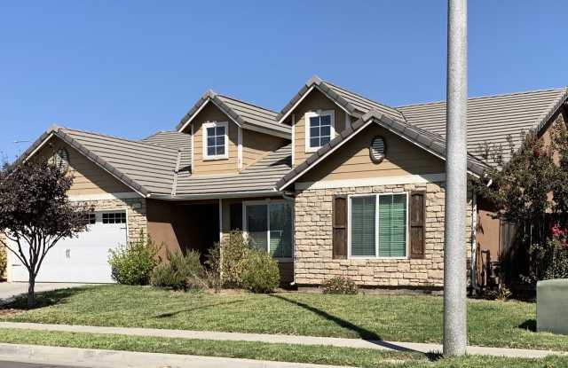 4 Bedroom 2 1/2 Bath Home Gallery 3