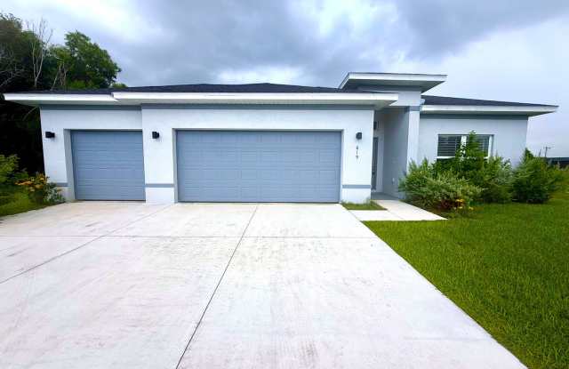 4 bedroom 2 bathrooms corner lot , 3-CAR GARAGE home photos photos