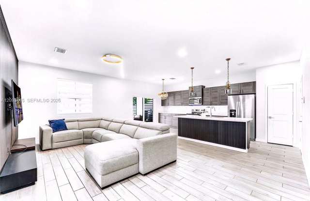 763 SE 18th Street, Homestead, FL 33034 - 5686 Gallery 3