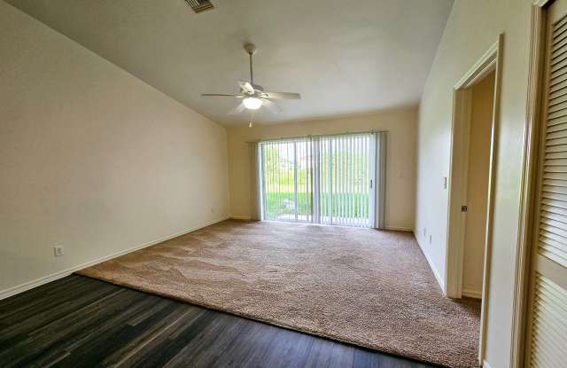 Beautiful duplex with Move In Special Gallery 4