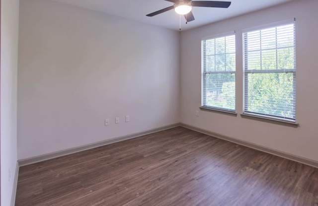 Station 92 at Woodstock Apartments Gallery 2