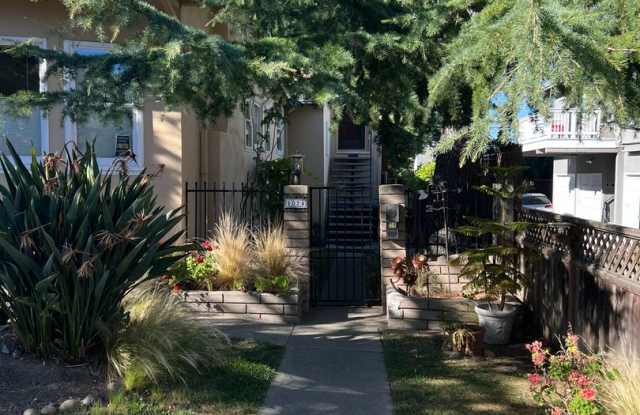 Burlingame 2/1 Remodeled upper unit Ready Now Gallery 3