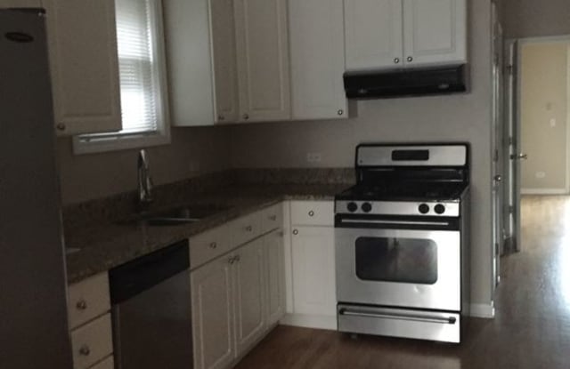 1742 W Foster Ave #2 - 1742 West Foster Avenue, Chicago, IL 60640