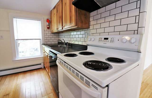 34 Knight St - 34 Knight Street, Westbrook, ME 04092