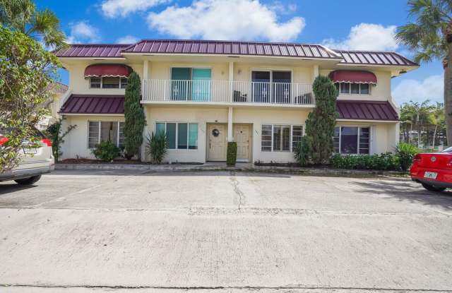 584 SE 20th Avenue - 584 Southeast 20th Avenue, Deerfield Beach, FL 33441