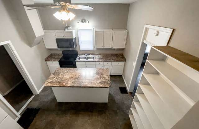 PRELEASING for AUGUST! Close to Campus photos photos