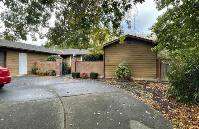 ***PENDING APPLICATION***Great Home on Corner Lot! photos photos