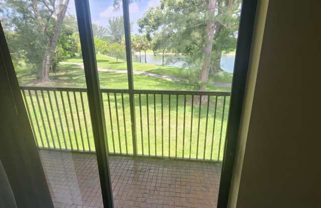 21902 LAKE FOREST Circle Gallery 3