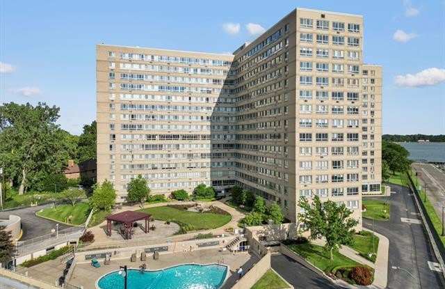 8900 E JEFFERSON Avenue photos photos