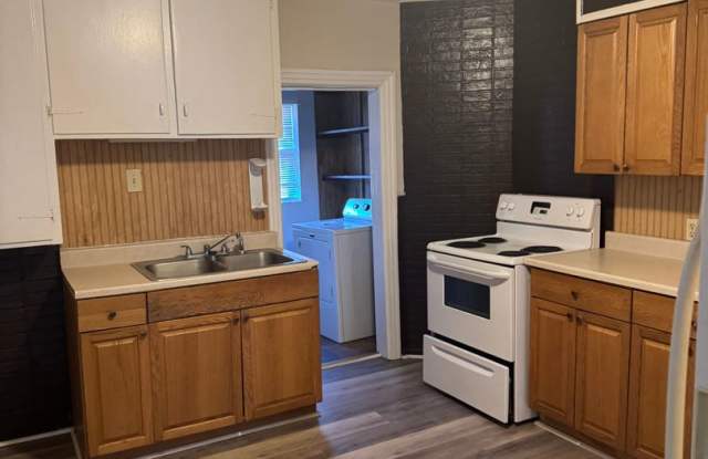 3 bedroom, 1.5 bath, 2 story half double house Gallery 1