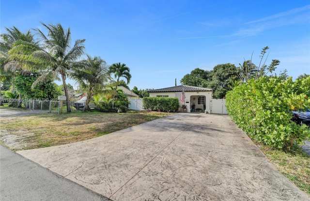 2826 Dewey St photos photos