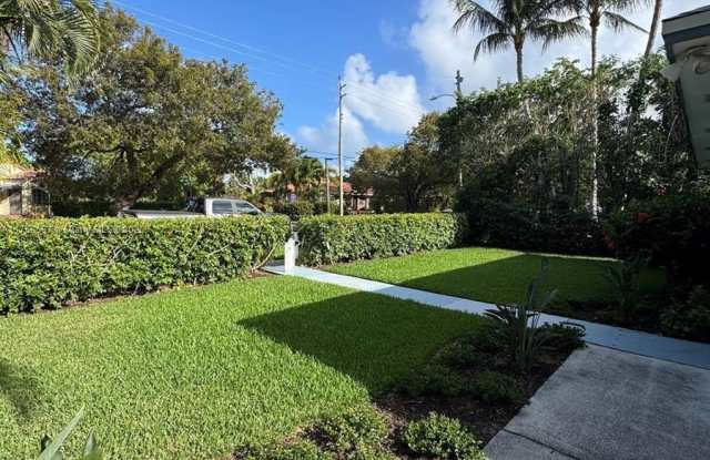 3211 Poinsettia Ave photos photos