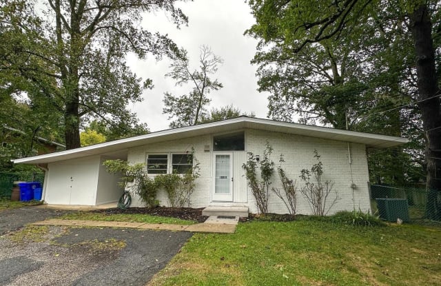 5911 Massachusetts Ave - 5911 Massachusetts Avenue, Bethesda, MD 20816