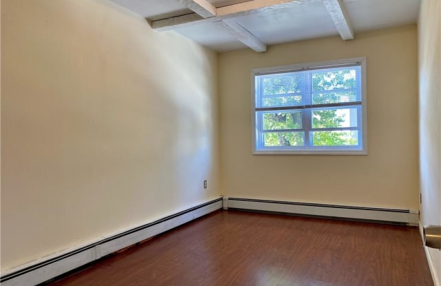 549 Bolton Avenue Gallery 3