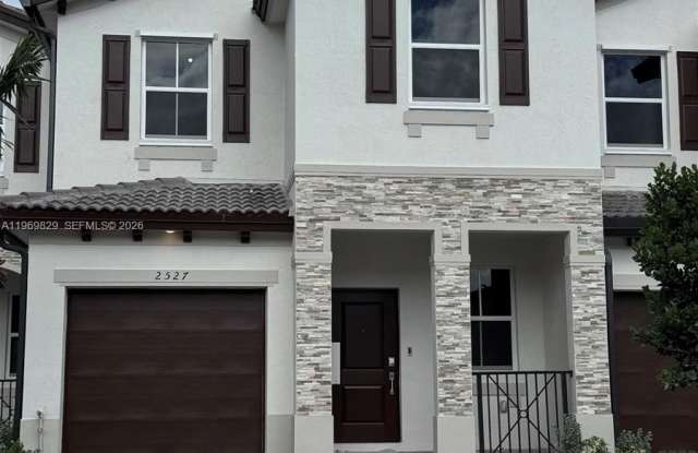 2527 SE 29th St photos photos