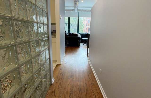 2600 N Southport Avenue Gallery 2