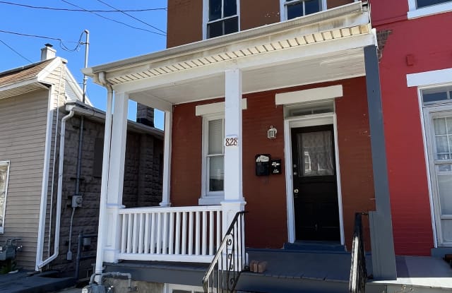 828 East Prospect Street - 2 photos photos