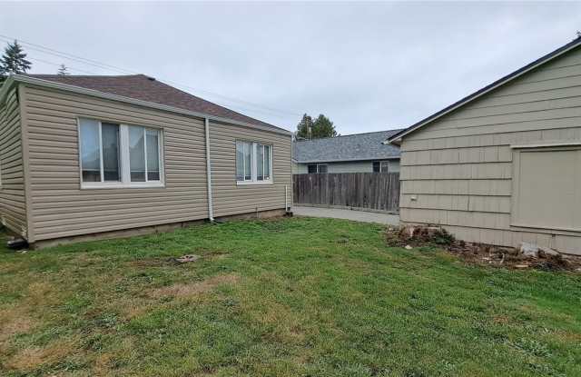 Two Bedroom Single Family Home with Detached Garage Gallery 4