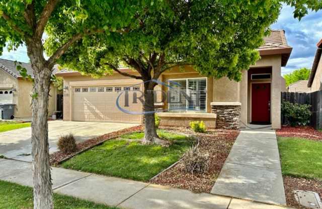 Beautiful 3 bedroom, 2 house Gallery 3