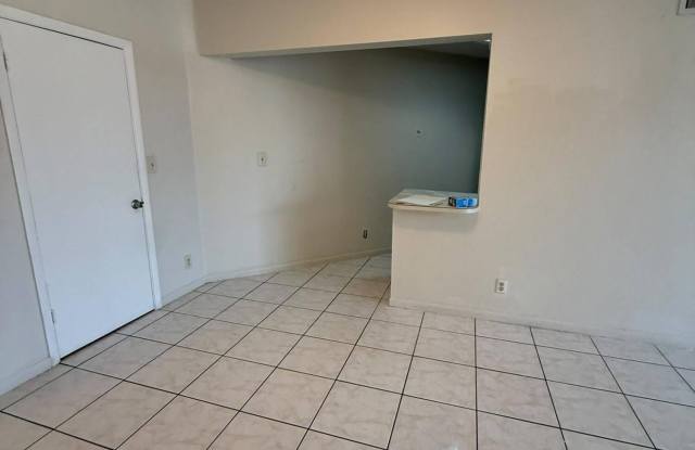 216 LAKE POINTE Drive Gallery 4