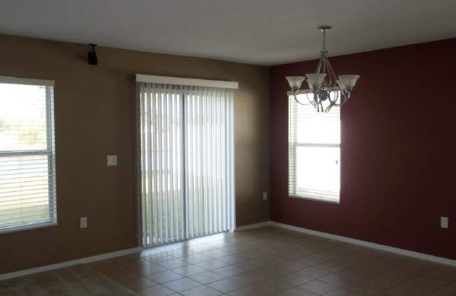 1745 Strathmore Circle Gallery 4