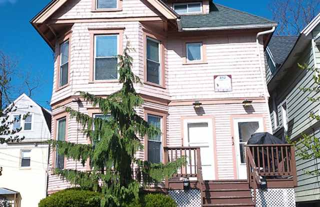 414 Cherry - AVAILABLE 6/1/27 - Great Value Near Neighborhood Park photos photos