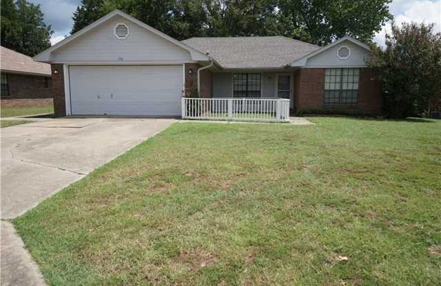 4 Bedroom House, Gas Heat and Hot Water, No Garage. photos photos