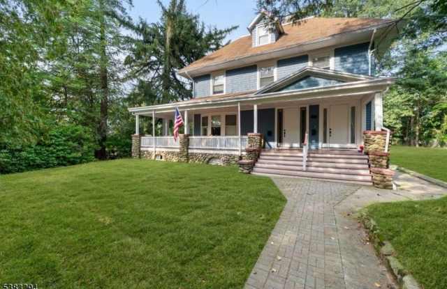 31 Oak Grove Rd - 31-37 Oak Grove Road, Caldwell, NJ 07006