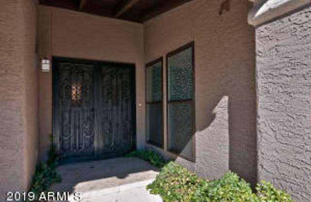 Apply Here www.realty480pm.appfolio.com/listings Gallery 3