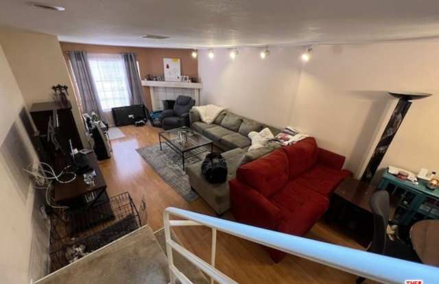 5820 YOLANDA AVE Gallery 2