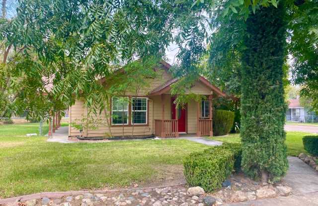 Adorable 1 Bedroom +Den Tree Covered Lot photos photos