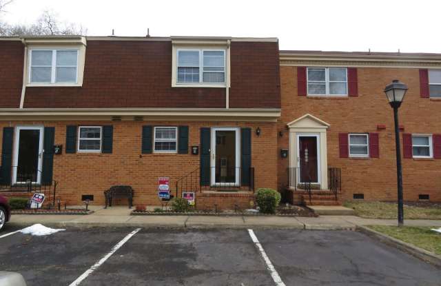 Woodmere Pointe Condominium-Petersburg photos photos