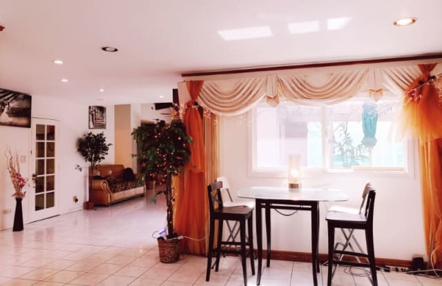 212 W Cliffwood Ave - 212 West Cliffwood Avenue, Anaheim, CA 92802