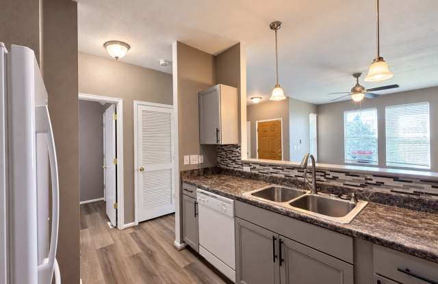 2-BED TOWNHOME | UPDATED LVP FLOORS + 2-CAR GARAGE Gallery 4