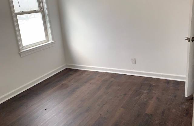 407 ROUNDVIEW ROAD Gallery 4