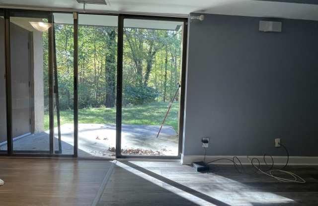 11651 STONEVIEW Square Gallery 3