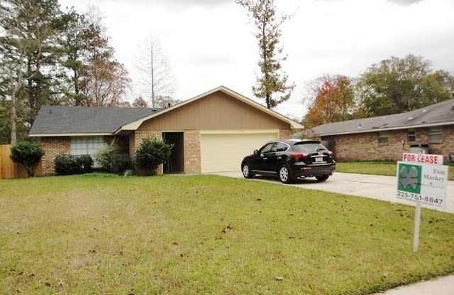 Big house in Shenandoah with double garage, fully fenced back yard! photos photos